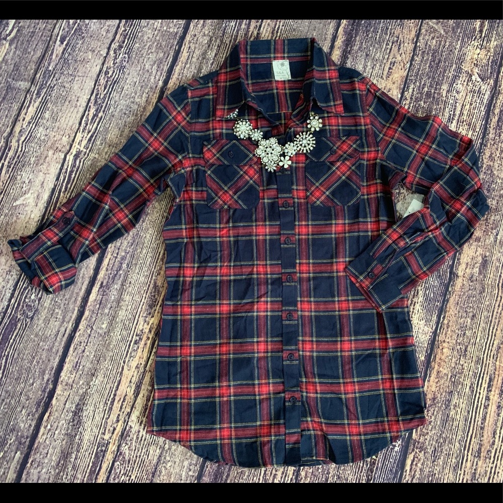 New flannel plaid women’s top  size med and large